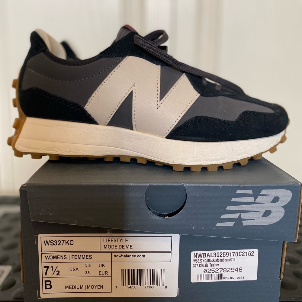 New Balance 327